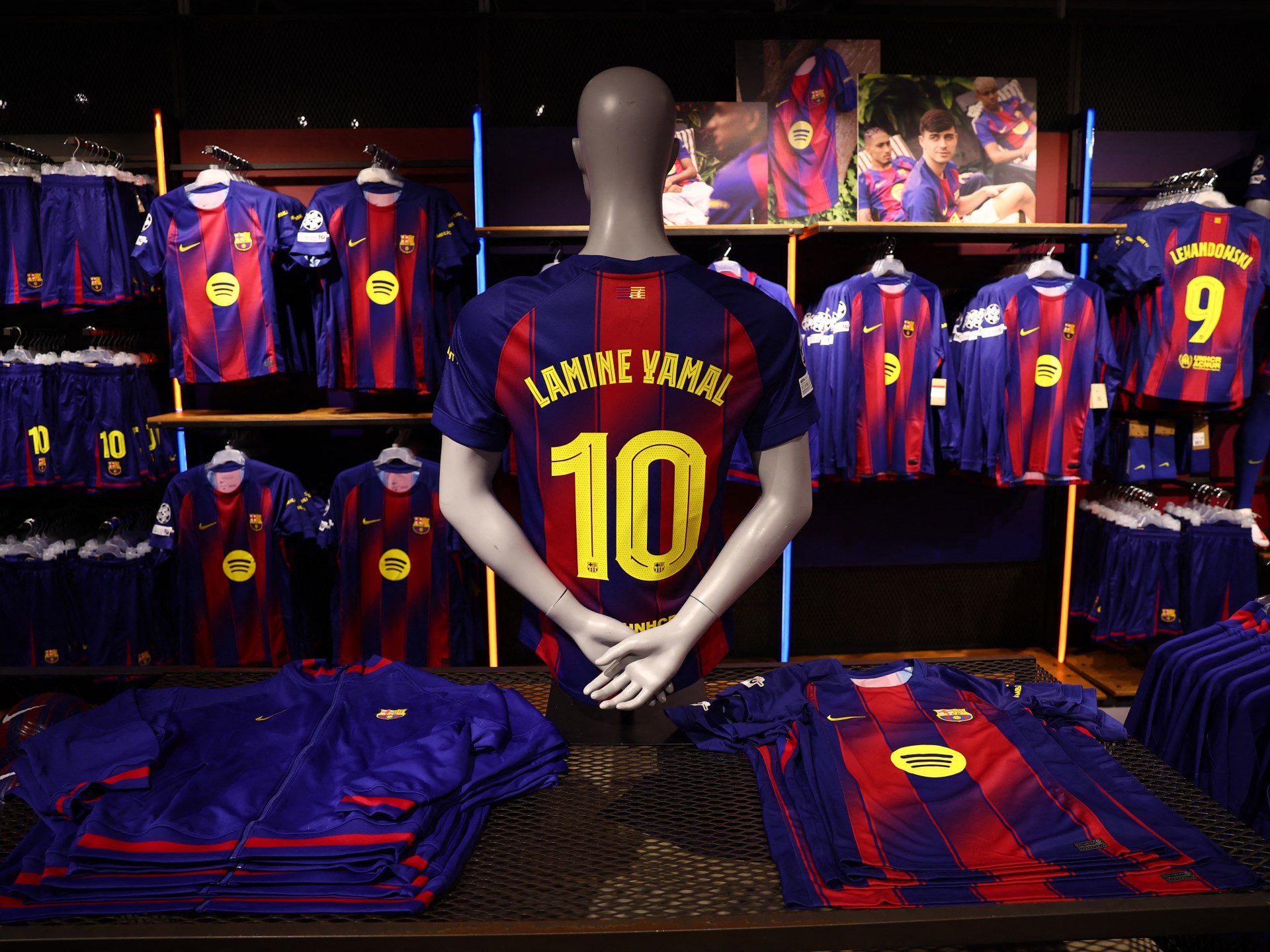 2025 07 16T171933Z 1634673113 UP1EL7G1C4ISS RTRMADP 3 SOCCER SPAIN FCB YAMAL 1752767638