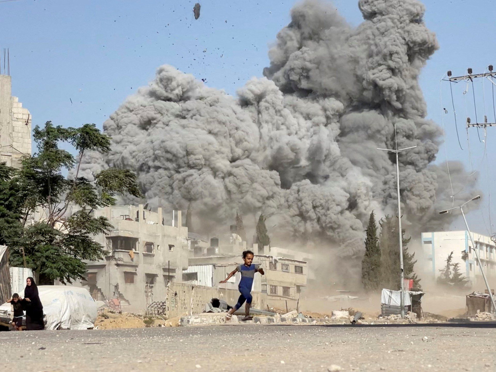 2025 07 18T194104Z 916591899 RC25PFAC7MYU RTRMADP 3 ISRAEL PALESTINIANS AL BUREIJ EXPLOSION MOMENT 1752873645