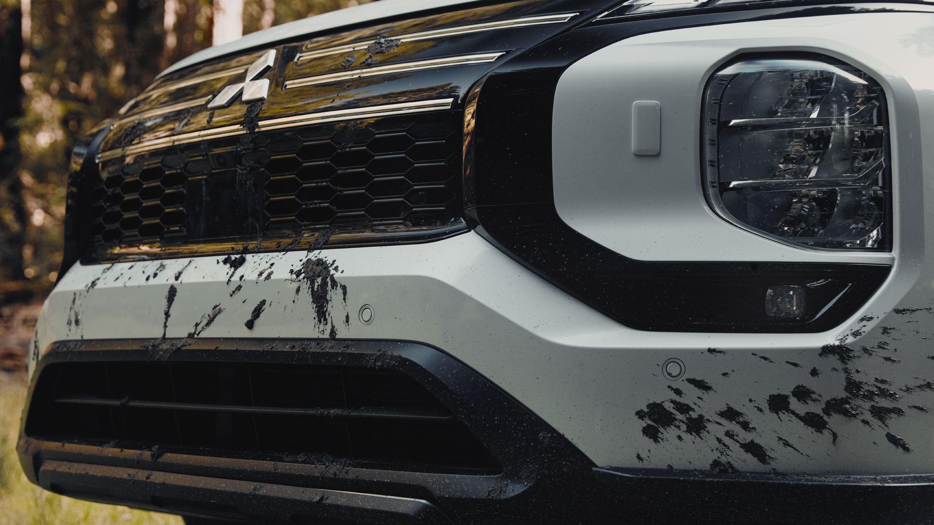 2025 mitsubishi outlander trail edition front close