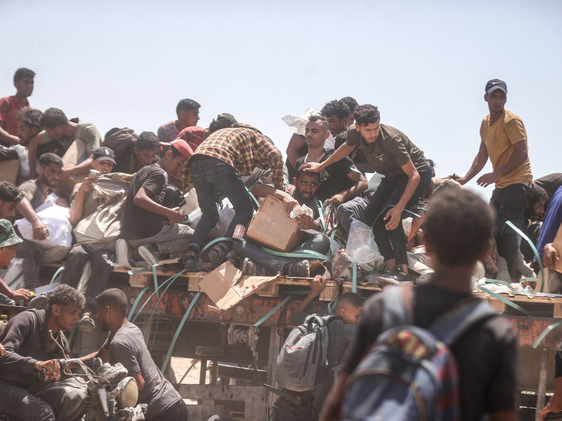 AA 20250730 38706649 38706642 STARVING PALESTINIANS FLOCK TO AID POINT FOR SCARCE FLOUR AMID ISRAELI BLOCKADE 1753892341