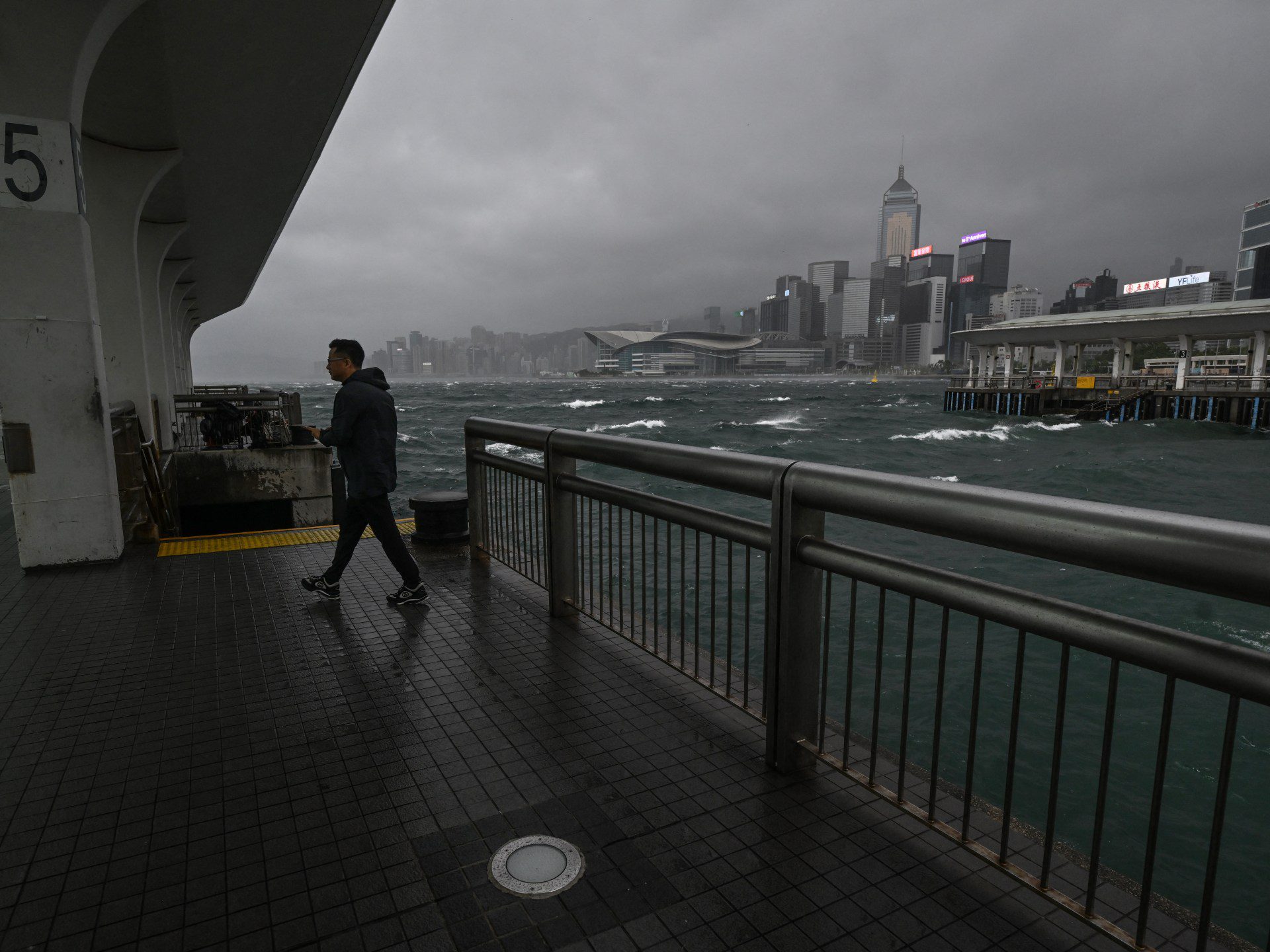 AFP 20250720 67AN23A v1 HighRes HongKongChinaWeatherTyphoon 1752991253