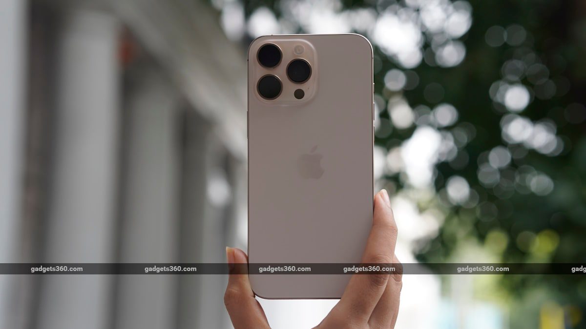 iphone 16 pro max review3 back 1727890709631